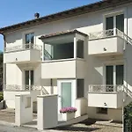 Lägenhet Astra Apartment's