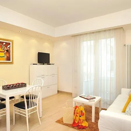 Astra Apartment's شقة ريتشيوني